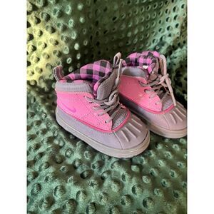 Nike ACG pink and gray winter snow boots size 5 5c